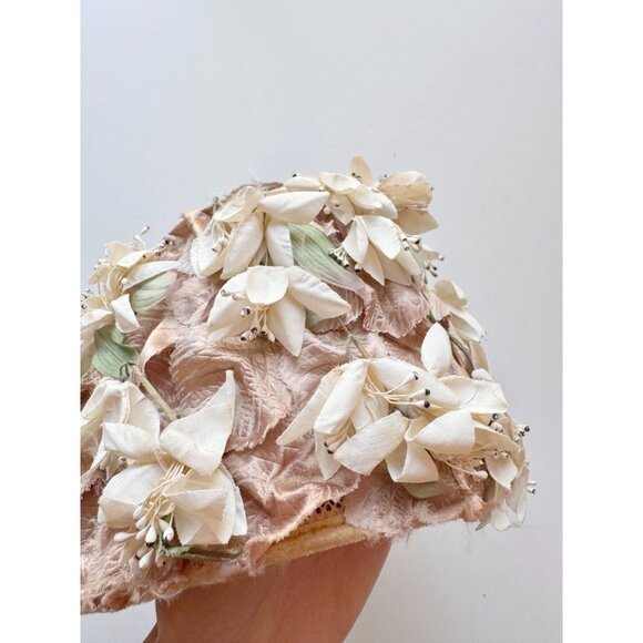 Vintage PASADENA Ivory Faux Floral Taupe Satin Petal Beehive Hat - Picture 9 of 16